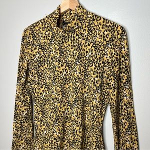 St. John Cheetah Light Weight Turtle Neck Long Sleeve Top Size Medium